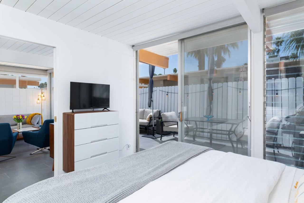 Mid-Century Palm Springs Bungalow With Patio! Exterior foto